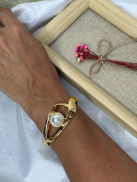 Bracelete Orgânico com Pérola - Banhado em Verniz Italiano