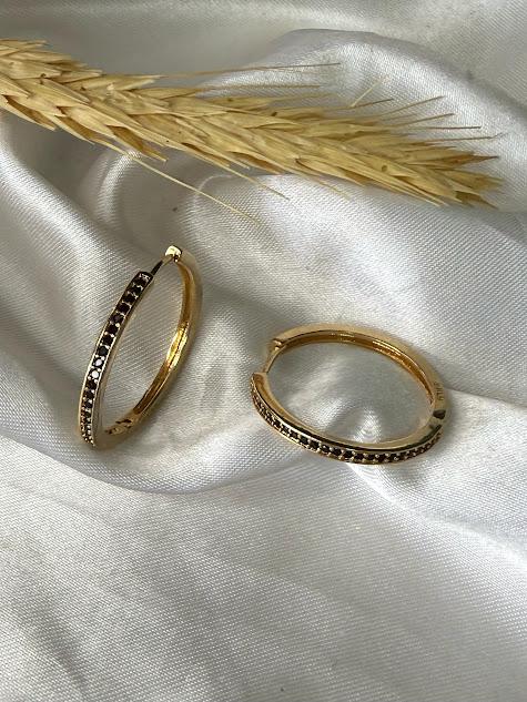 Brinco Argola Fileira Zircônias Negras - Banhado a Ouro 18K