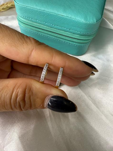 Brinco Argolinha Cravejada Zircônias - Banhado a Ouro 18K