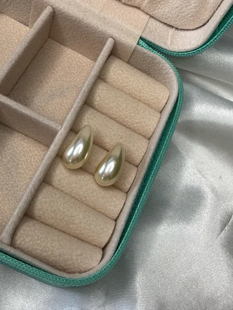 Brinco Gota Pérola Pequena - Banhado a Ouro 18K