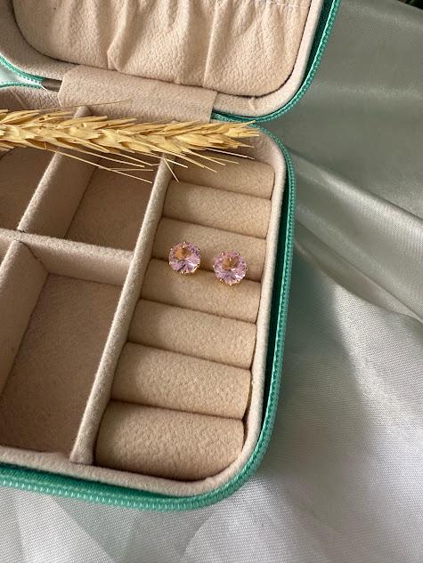 Brinco Ponto de Luz Redondo Rosa 8mm - Banhado a Ouro 18K