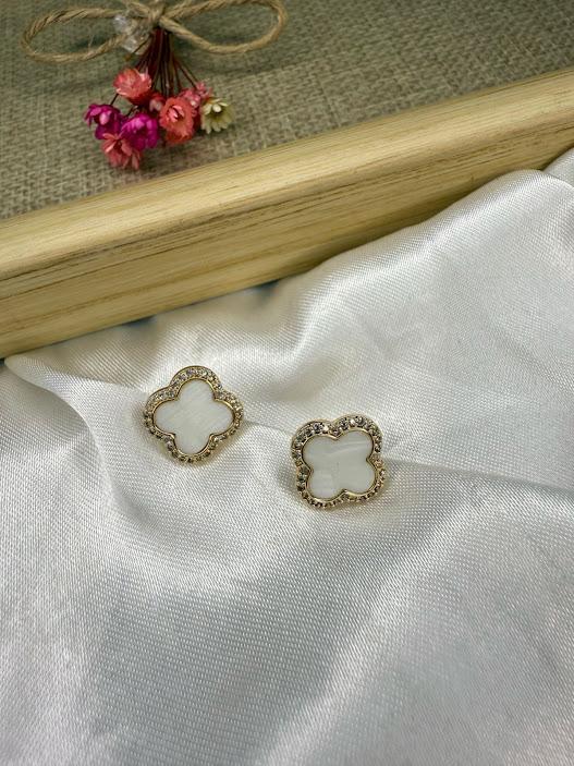 Brinco Trevo com Zircônias OFF - Banhado a Ouro 18K