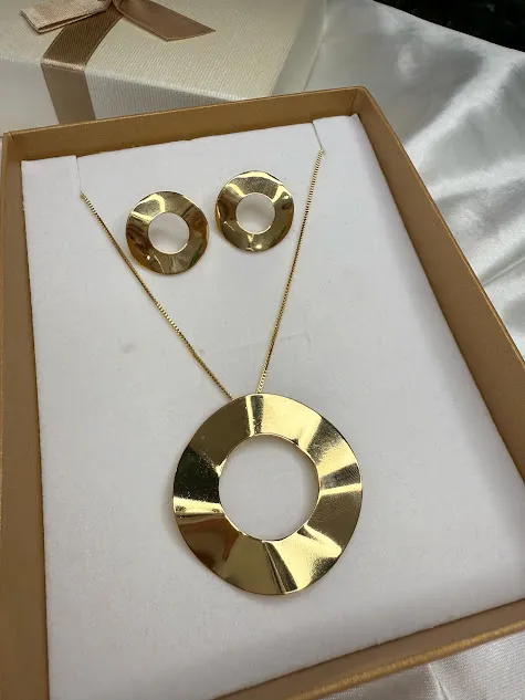 Conjunto Colar e Brinco Círculo Ondulado - Banhado a Ouro 18K