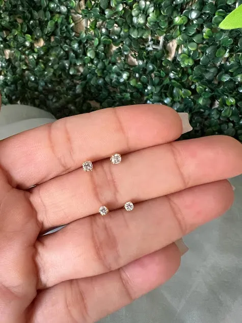 Dupla de Brincos Ponto de Luz Quadrado Pequenos - Banhado a Ouro 18K