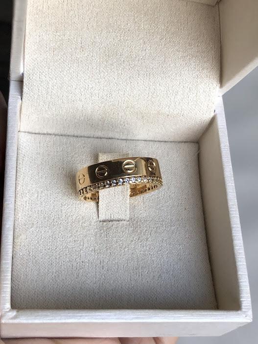 Aliança com Fileira de Microzircornias Inspiração Joia - Banhado a Ouro 18K