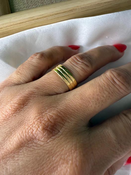 Aliança Grossa Detalhes Fios - Banhado a Ouro 18K