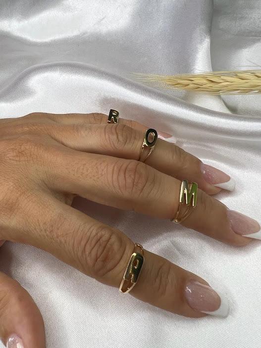 Anel Letra Regulável (und)-  Banhado a Ouro 18K