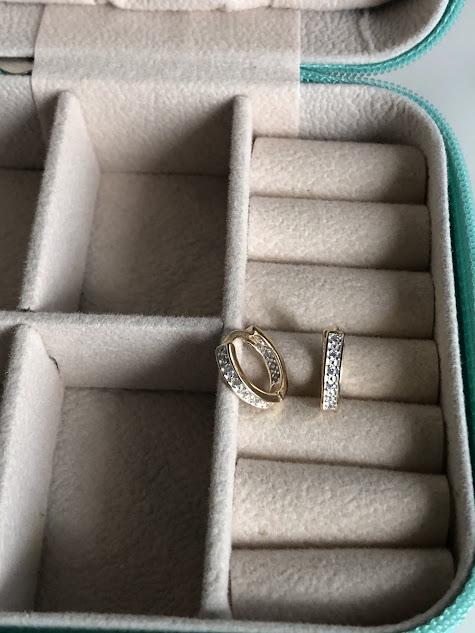 Argolinha Pequena Cravejada em Zircônia Dentro e Fora - Banhado a Ouro 18K