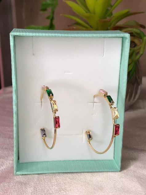 Brinco Argola com Baguette Zircônia Colorida - Banhado a Ouro 18K