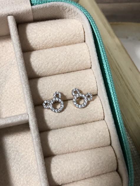 Brinco Infantil Mickey Cravejado Zircônias - Banhado a Ouro 18k