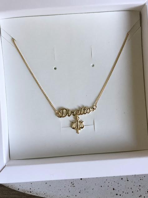 Colar Profissão Direito - Banhado a Ouro 18K