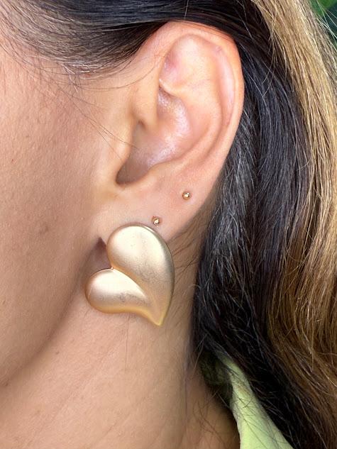 Brinco Coração Fosco - Banhado a Ouro 18k