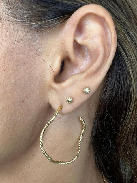 Brinco Argola Torcida - Banhado a Ouro 18K