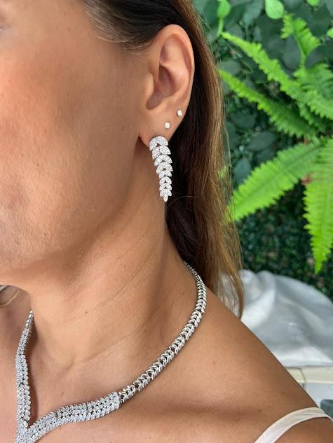 Brinco Folhas Cravejado em Zircônias em Ródio Branco