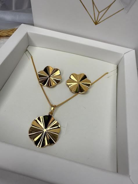 Conjunto Colar e Brinco Flor - Banhado a Ouro 18K