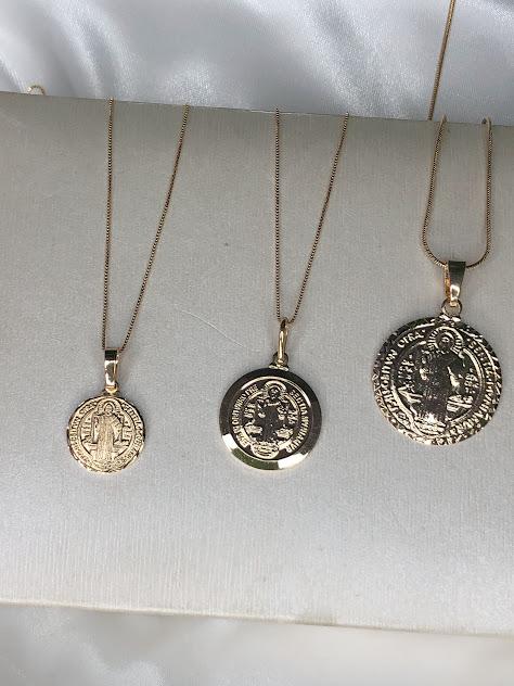 Pingente Medalha de São Bento Grande 2,5cm- Banhado a Ouro 18k