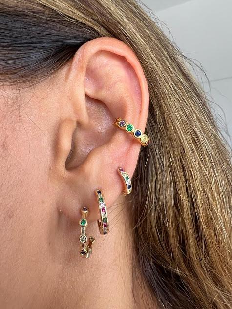 Argola com Detalhe de Zircônias Coloridas - Banhado a Ouro 18k