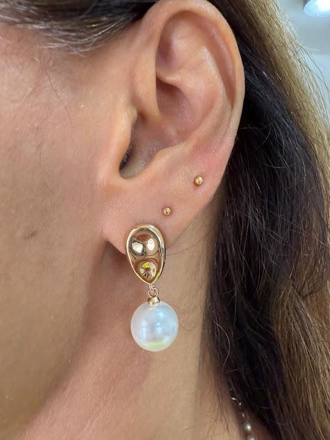 Brinco Gota Orgânica com Pérola - Banhado a Ouro 18k