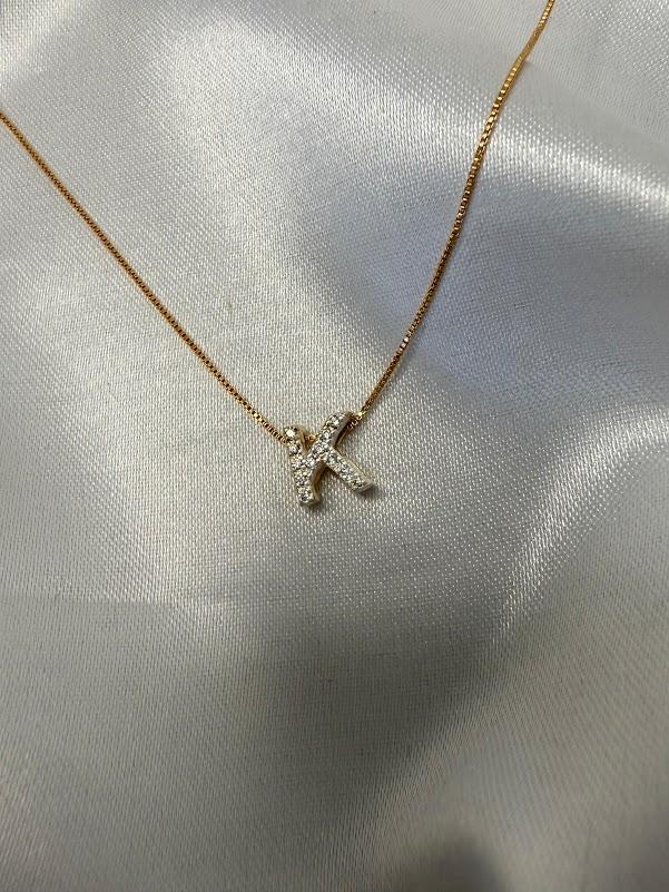 Colar Personalizado com Letra Pequena Cravejado Zircônias - Banhado a Ouro 18K