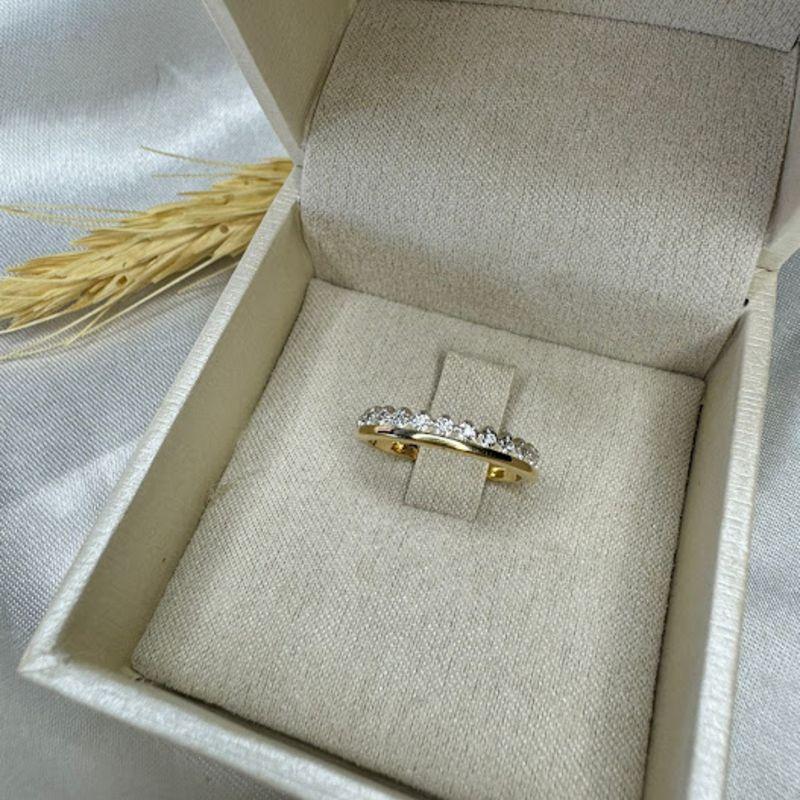 Anel Minimalista com Cravejados em Microzircônias - Banhado a Ouro 18K