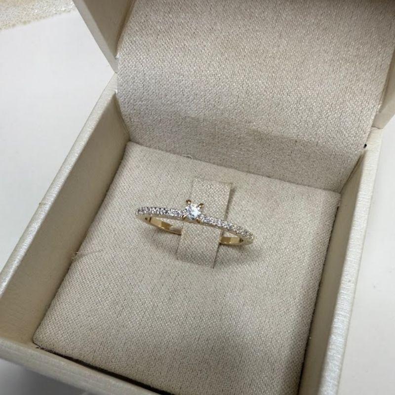 Anel Solitário Delicado Cravejado Zircônias - Banhado a Ouro 18K