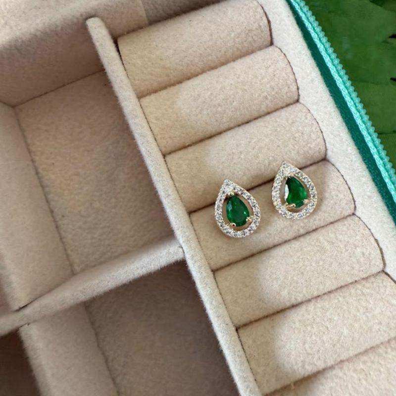 Brinco Gota Delicada Verde Esmeralda Cravejada Zircônias - Banhado a Ouro 18k