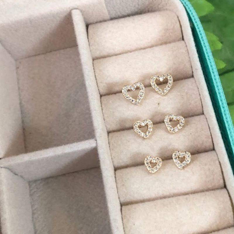 Brinco Trio Corações Vazados Cravejados Zircônias - Banhado a Ouro 18k