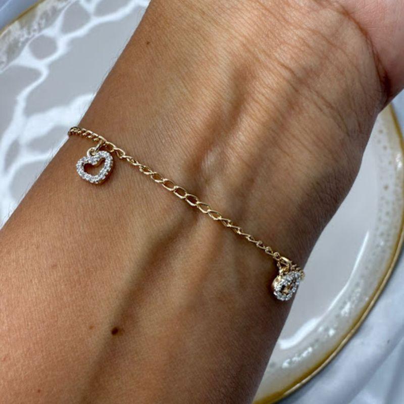 Pulseira com Pingentes Corações Cravejados Zircônias - Banhado a Ouro 18k