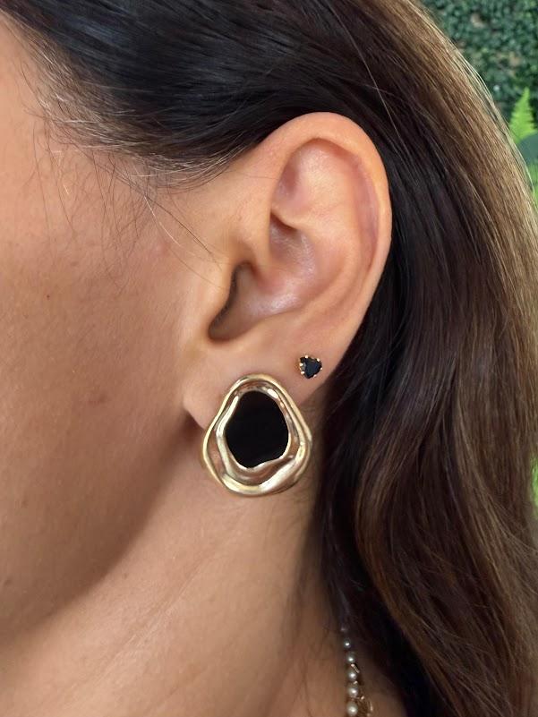 Brinco Orgânico com Resina Preto - Banhado em Ouro 18k