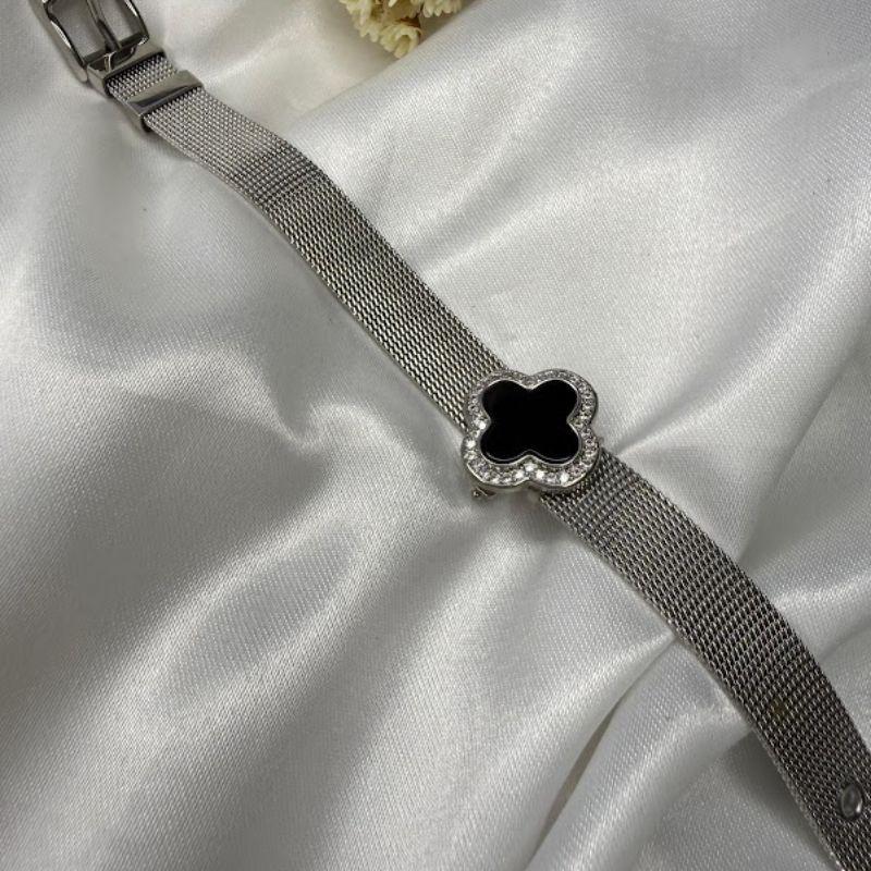 Pulseira Malha Relógio com Pingente Cravejado - Banho em Ródio Branco