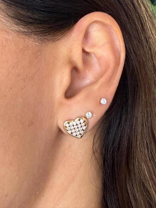 Brinco Coração Vazado com Cravejado Zircônias - Banhado a ouro 18K