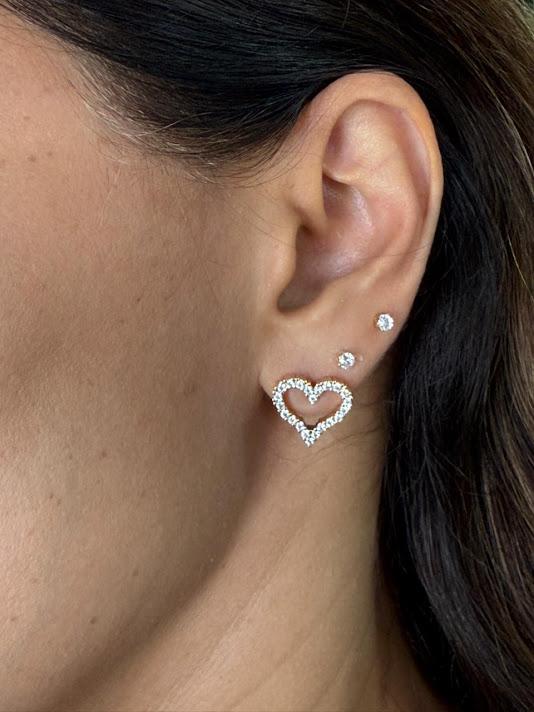 Brinco Coração Vazado com Zircônias - Banhado a Ouro 18k
