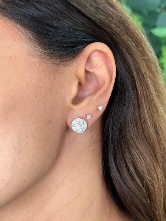 Brinco Redondo Cravejado com Zircônias - Banhado a Ouro 18k