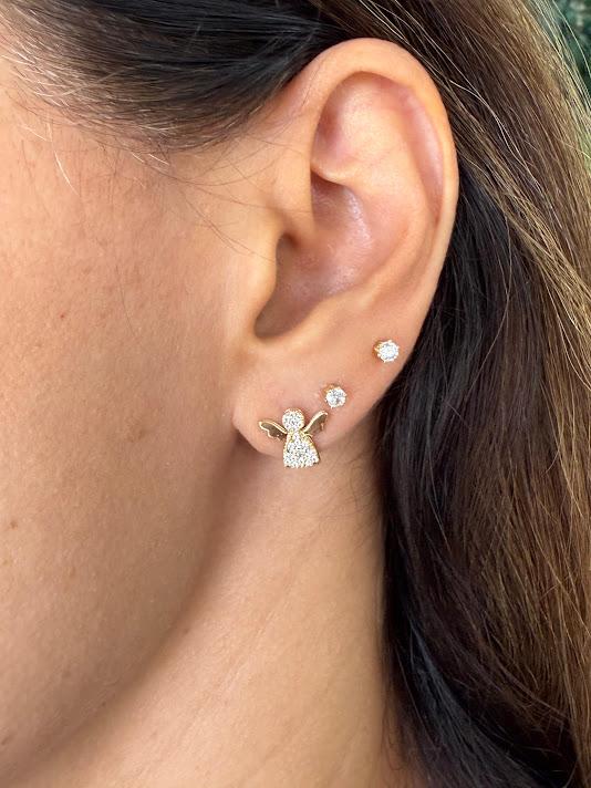 Brinco Anjo Cravejado com Zircônias e Asa Lisa - Banhado a Ouro 18k