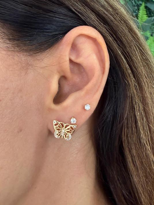 Brinco de Borboleta Vazada com Zircônias - Banhado a Ouro 18k