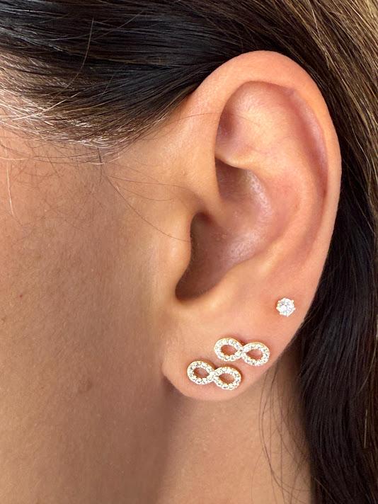 Brinco Infinito Pequeno Cravejado Zircônia (Par) - Banhado a Ouro 18k