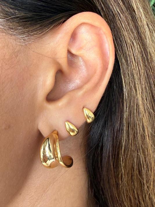 Brinco Semi Argola Orgânica com Forma Assimétrica - Banhado a Ouro 18k