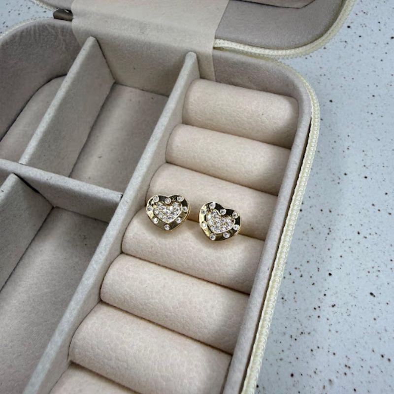 Brinco Pequeno Coração Liso com Cravejado de Zircônias - Banhado a Ouro 18k