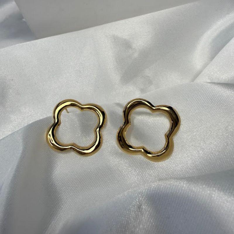 Brinco Trevo Vazado - Banhado a Ouro 18k