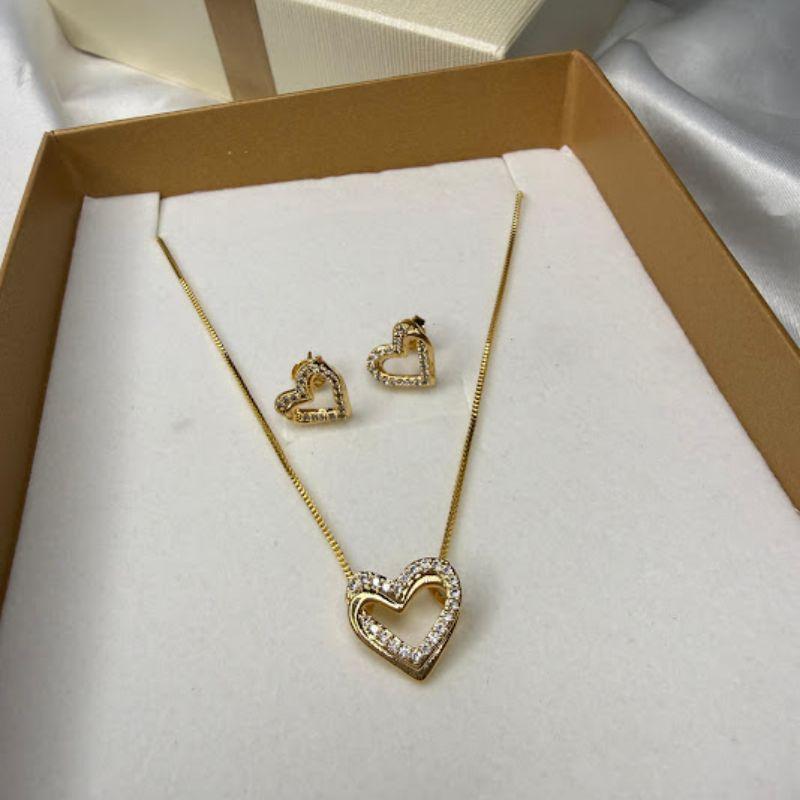 Conjunto Colar e Brincos Coração Entrelaçados Cravejado Zircônias - Banhado a Ouro 18k