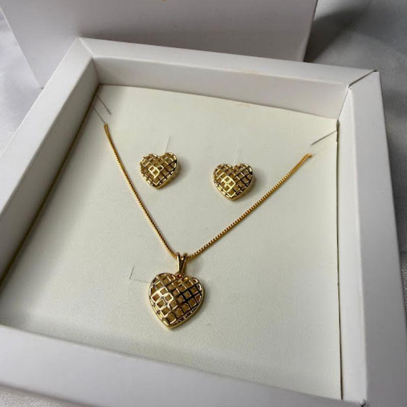 Conjunto Colar e Brincos Coração Vazado - Banhado a Ouro 18K