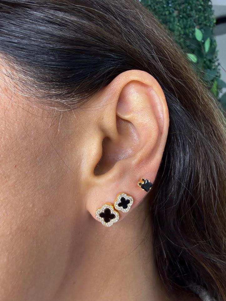 Dupla de Brincos Trevo Resinado Preto Cravejado Microzircônias - Banhado a Ouro 18k