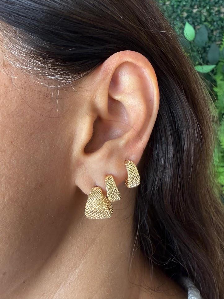 Brinco Semi Argolinha Telinha Vazada - Banhado a Ouro 18K