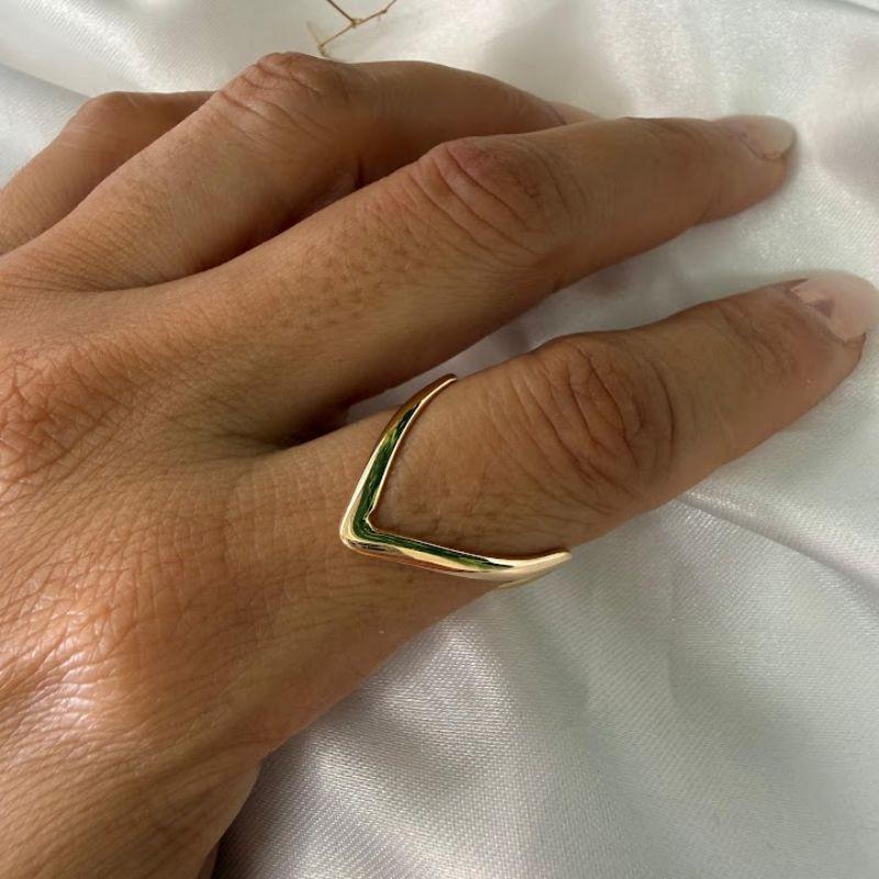 Anel Liso Formato V - Banhado a Ouro 18k