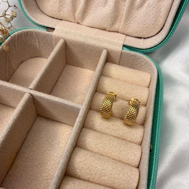 Brinco Semi Argolinha Telinha Vazada - Banhado a Ouro 18K