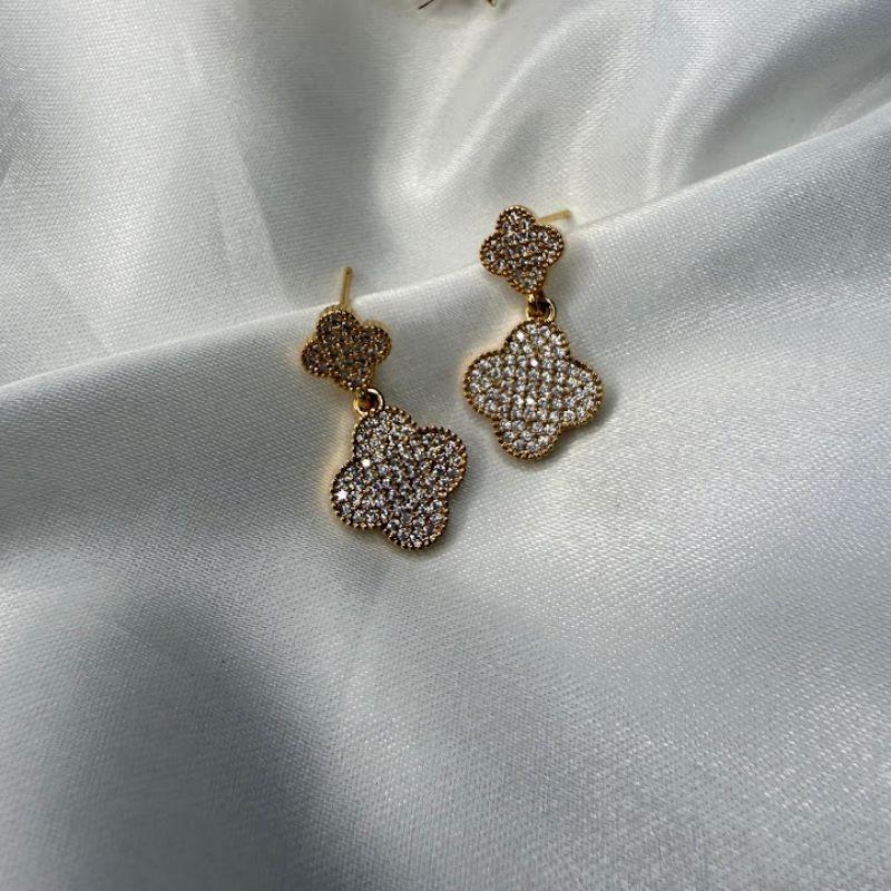 Brinco Trevo Duplo Cravejado Zircônias - Banhado a Ouro 18k