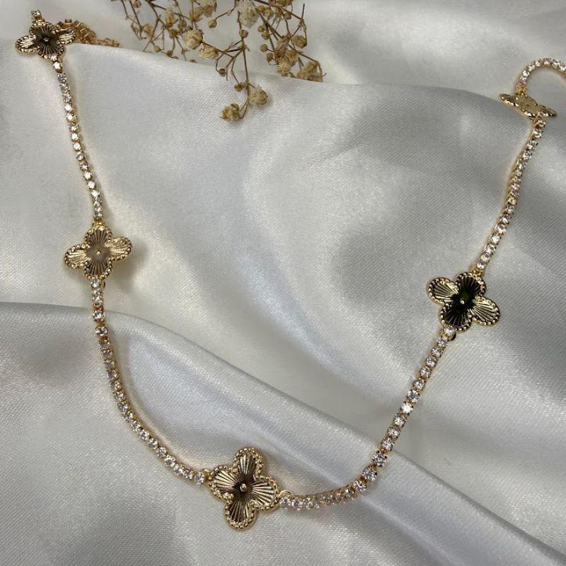 Choker de Trevo Cravejada Inspiração Joia - Banhado a Ouro 18k