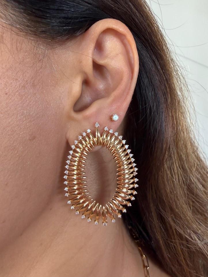 Maxi Brinco Oval com Pontas e Zircônias Cravejadas - Banhado a Ouro 18k