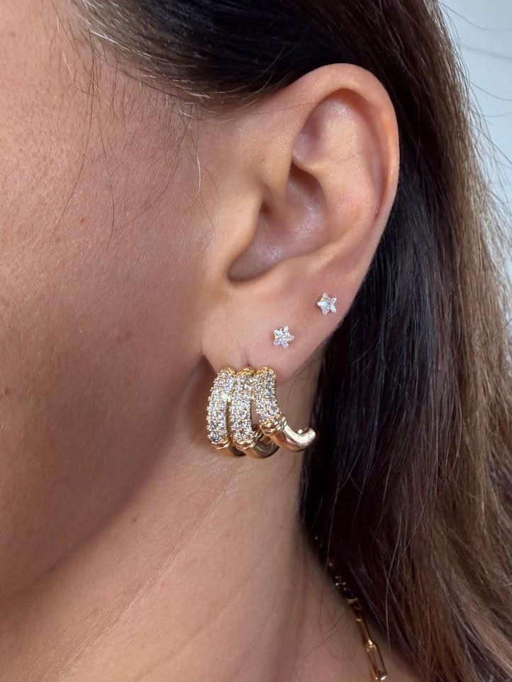 Brinco 3 Garras com Cravejado Zircônias - Banhado a Ouro 18k