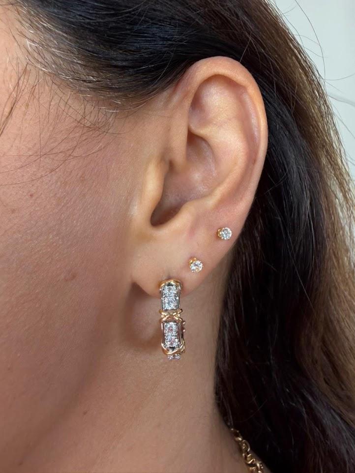 Brinco Semi Argola Cravejado em X Inspiração Joia Ródio e Dourado - Banhado a Ródio